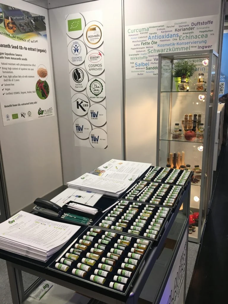 Vivaness 2023 - Flavex Messestand mit Mustern